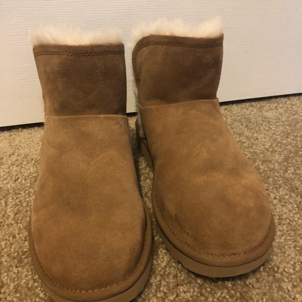 Ugg Classic mini fluff high low nwt size 7